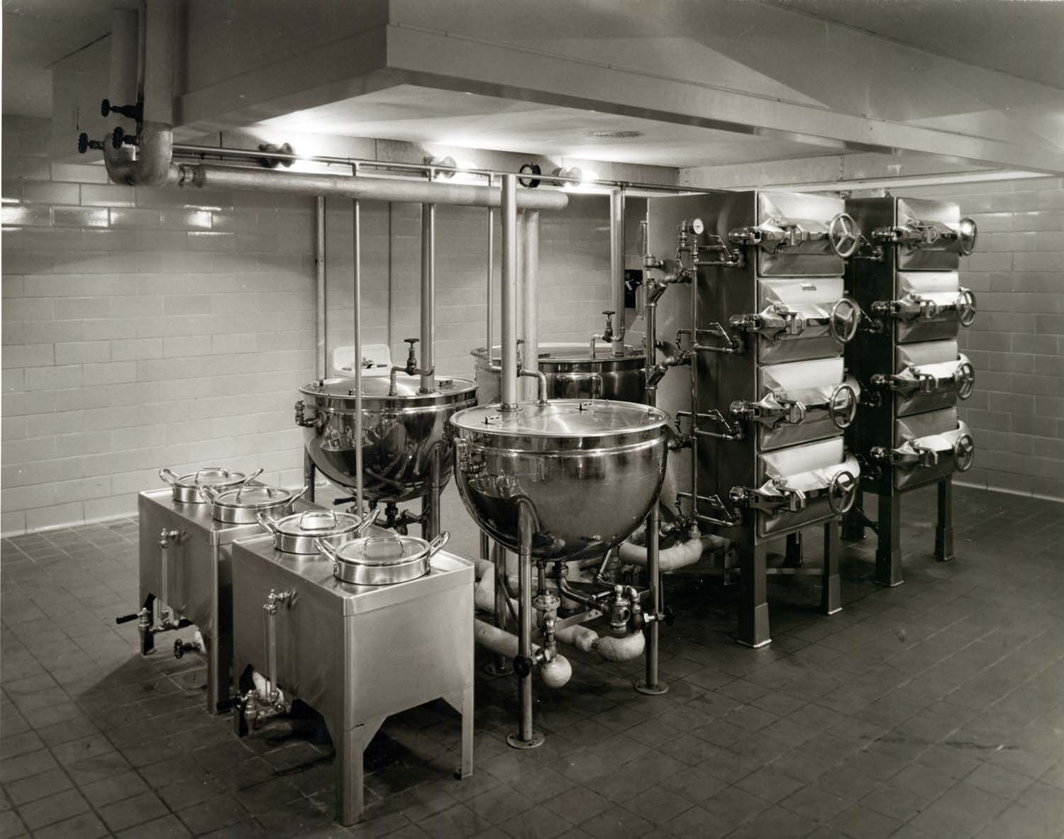 P-892 Hermann 1949 cafeteria3 vegetable cookers 1500