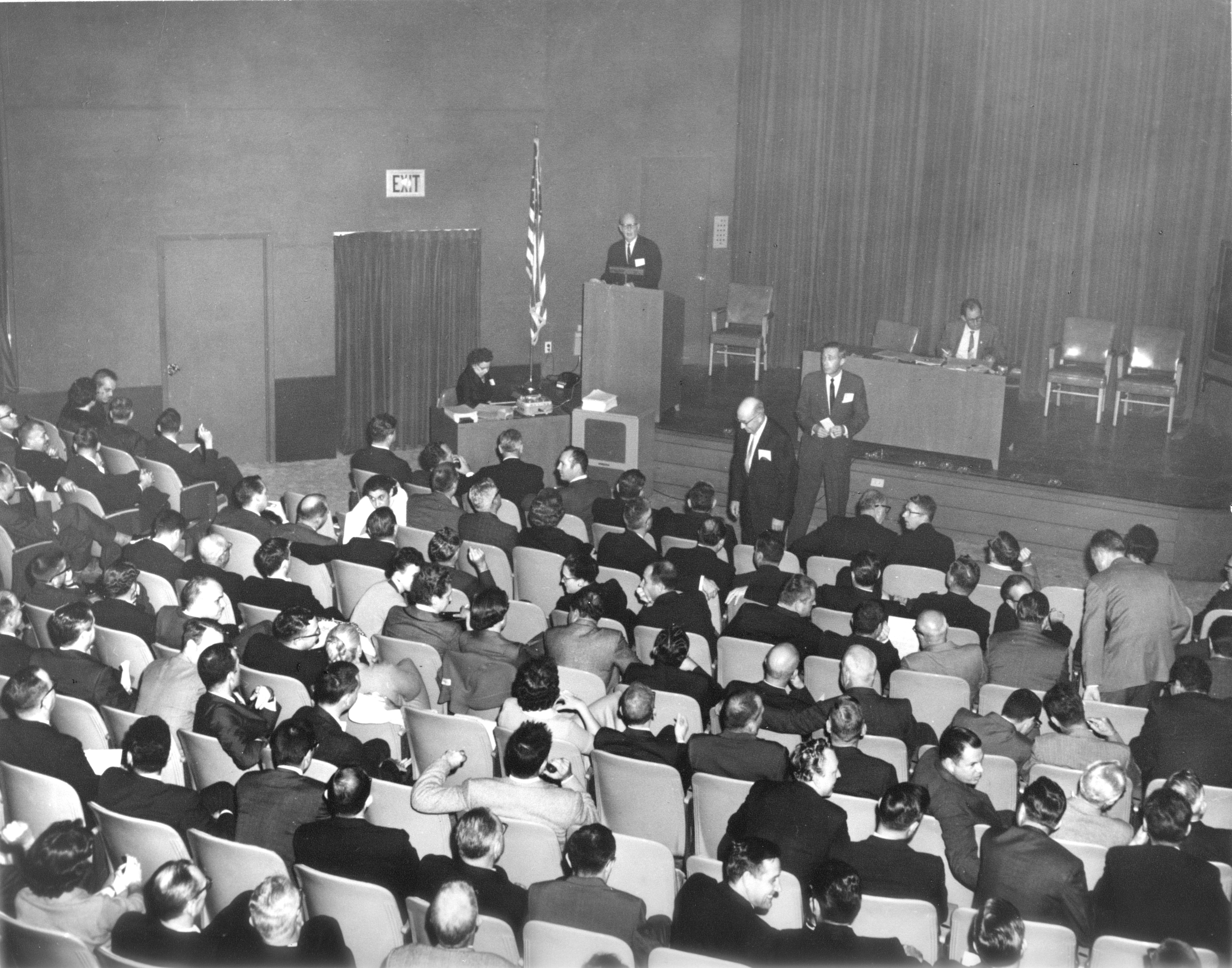 Auditorium, 1961. Harris County Medical Society meeting in the auditorium in the Jesse H. Jones Library Building. IC001 HAM-TMC Library records (OV 100), IC098 HAM-TMC Library Historical Photograph Collection (P-3359, OV 93), McGovern Historical Center