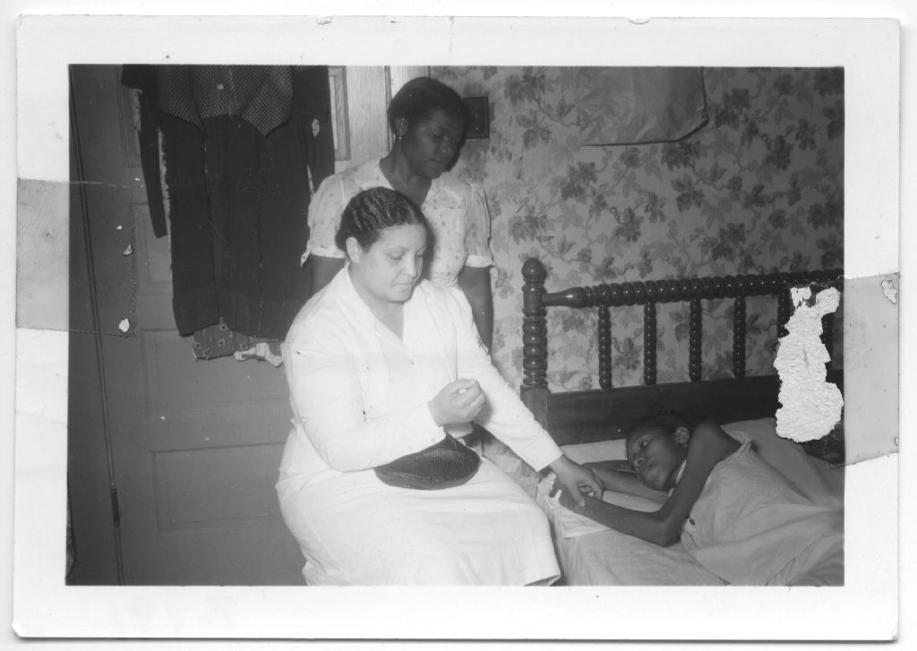 Houston Anti-Tuberculosis League nurse visiting patient, c. 1940. [IC 034 San Jacinto Lung Association records, Box 5, P-791, McGovern Historical Center, Texas Medical Center Library.]