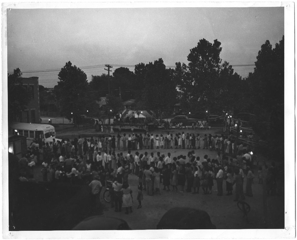 The community lined up into the evening to visit the first Mobile Unit (far left of image) of the Houston Anti-Tuberculosis League, 1945. [IC 034 San Jacinto Lung Association records, Box 5, P-811, McGovern Historical Center, Texas Medical Center Library.]