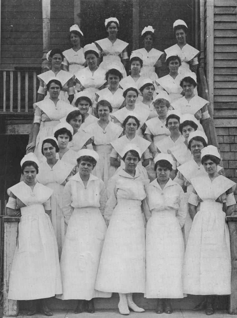 Nursing students and faculty of Baptist Sanitarium and Hospital Training School for Nurses (later Memorial Hospital), 1918. [Memorial Hospital System records, McGovern Historical Center, Texas Medical Center Library, IC 022, IC022-Nutrix-p23]